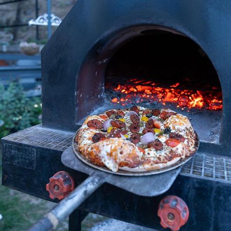 Stayvista At Floradale W Jacuzzi & Wood-Fire Pizza Kasauli Εξωτερικό φωτογραφία