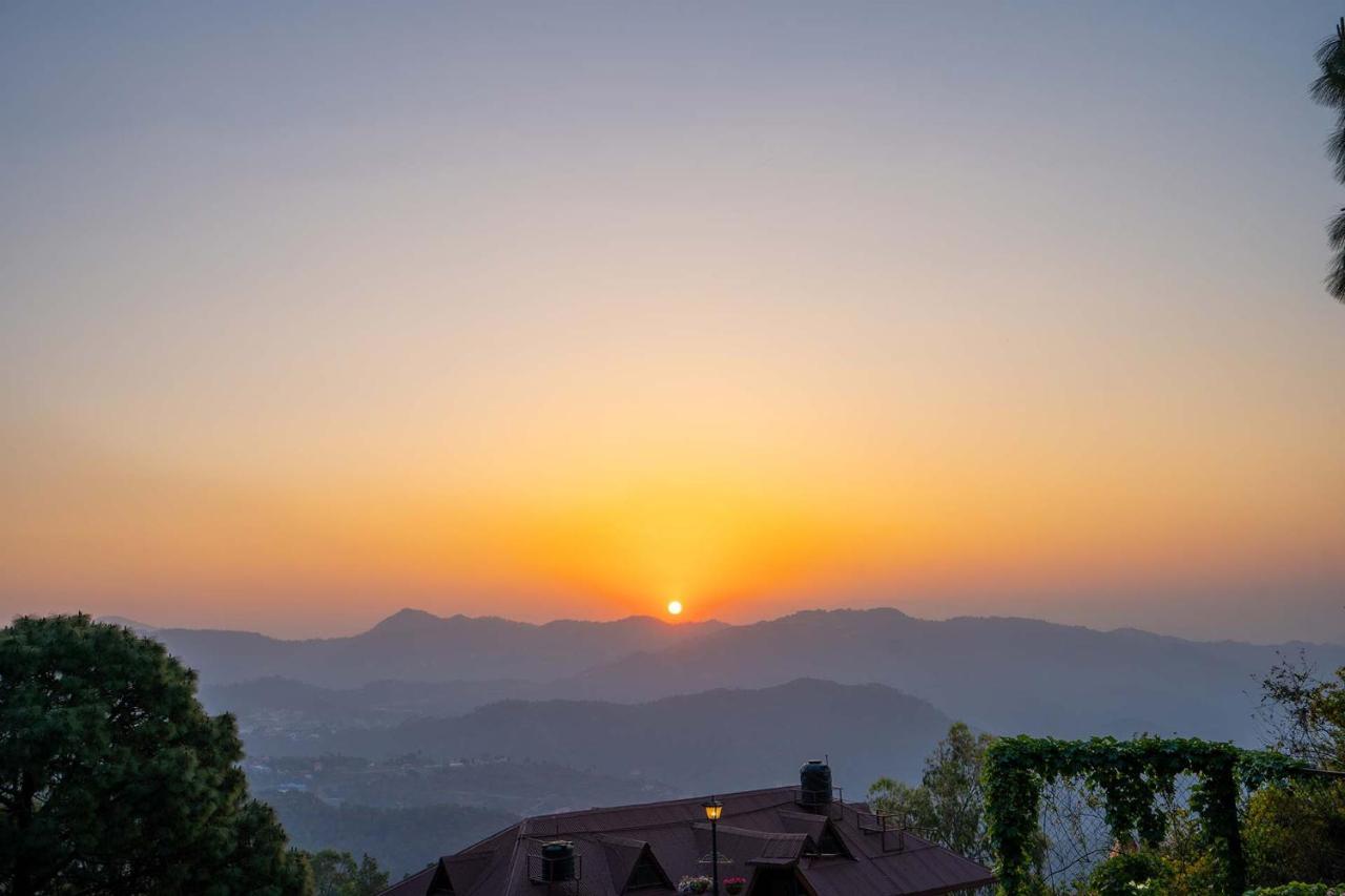 Stayvista At Floradale W Jacuzzi & Wood-Fire Pizza Kasauli Εξωτερικό φωτογραφία