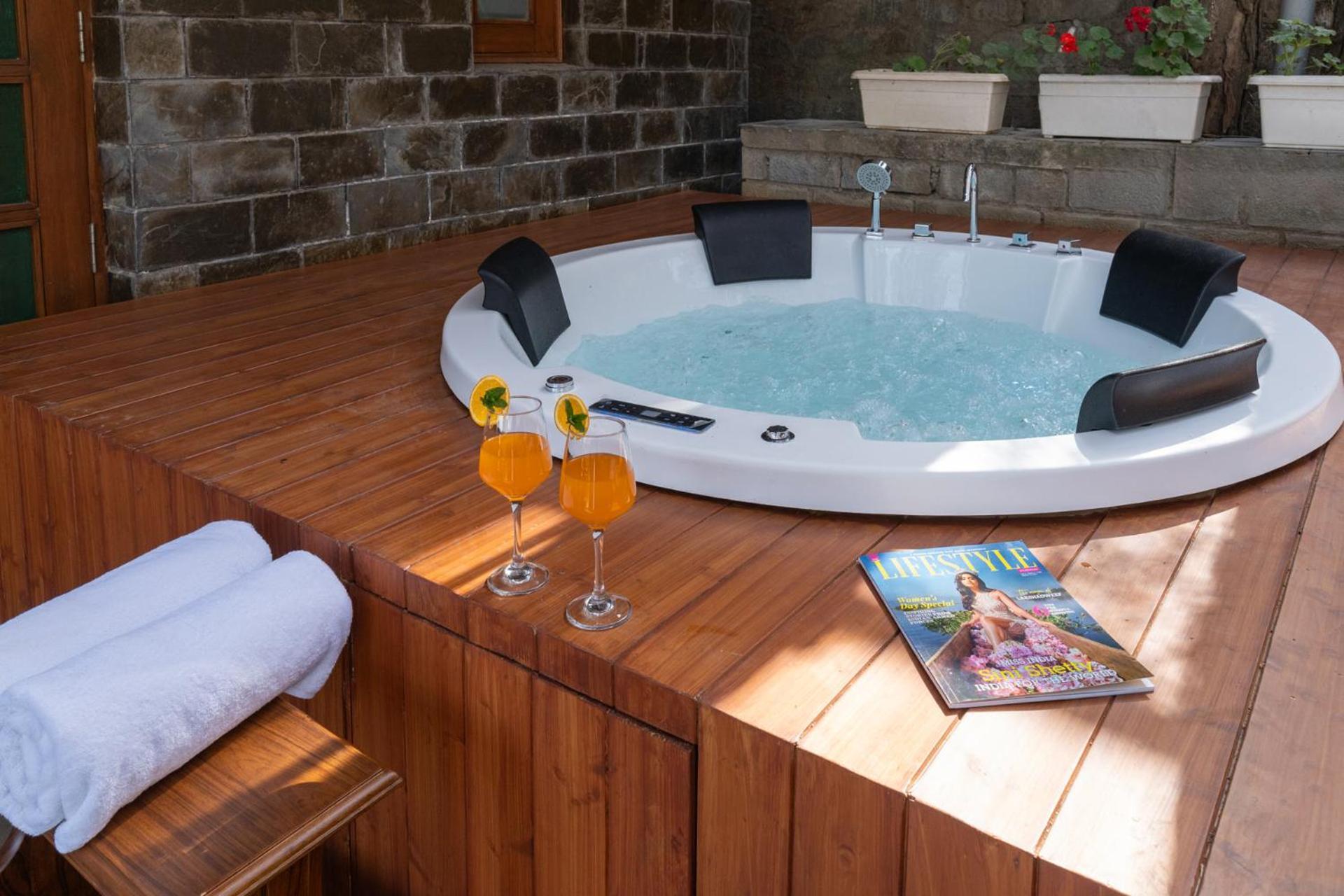 Stayvista At Floradale W Jacuzzi & Wood-Fire Pizza Kasauli Εξωτερικό φωτογραφία