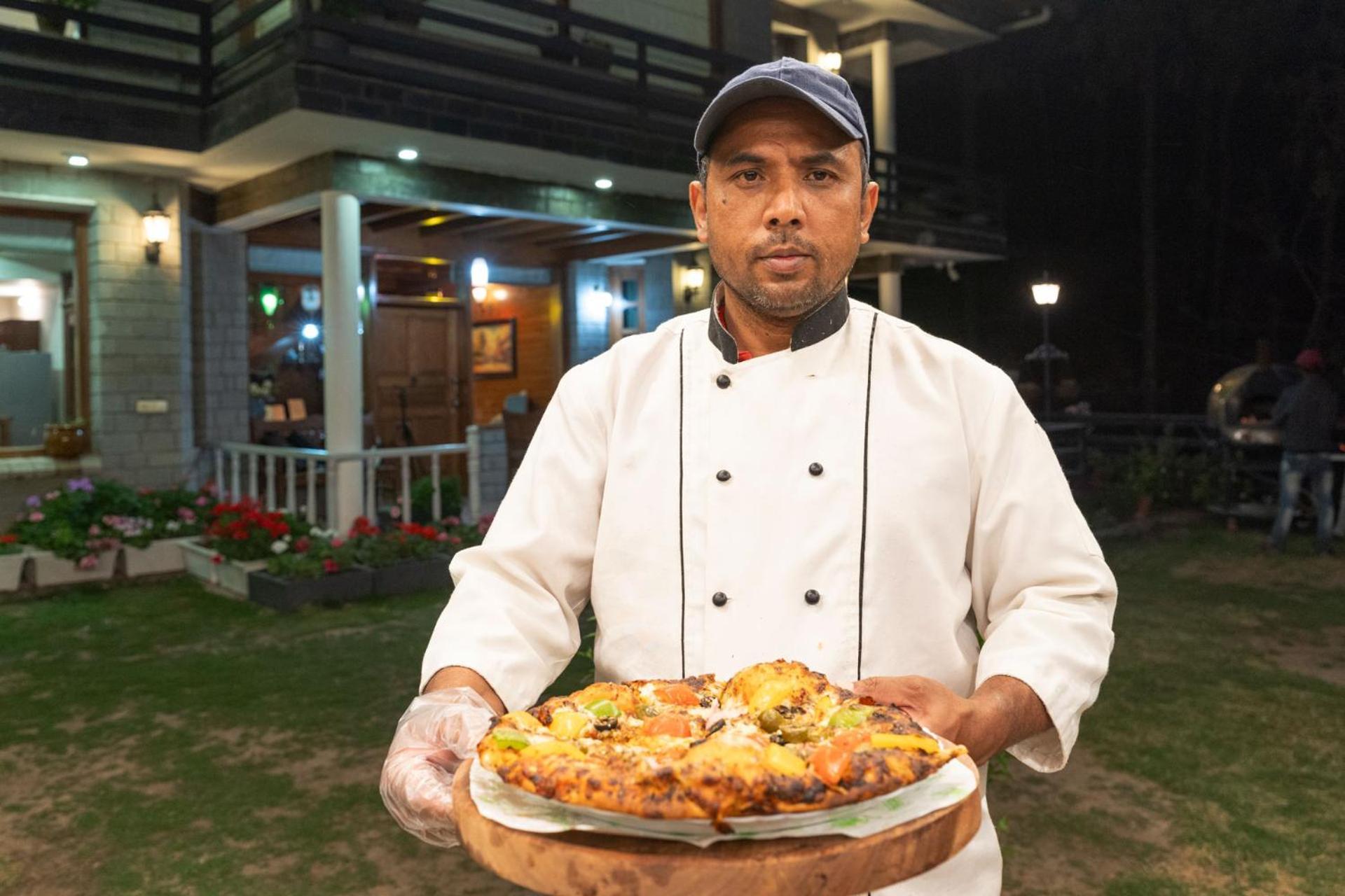 Stayvista At Floradale W Jacuzzi & Wood-Fire Pizza Kasauli Εξωτερικό φωτογραφία